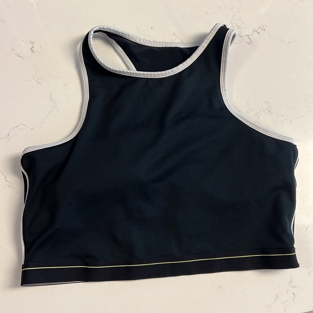 ☘️5/$15 Fabletics black sports bra - Picture 1 of 6